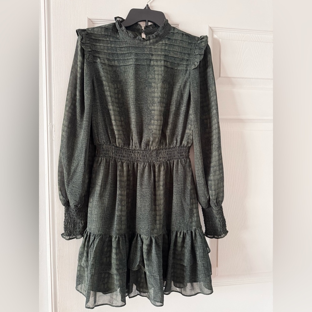 Beautiful mid short dress perfect for Spring-Summer semi-casual/formal events